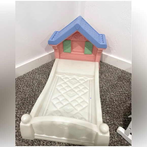 Vintage Little Tikes Storybook Cottage Dollbed - Picture 1 of 3